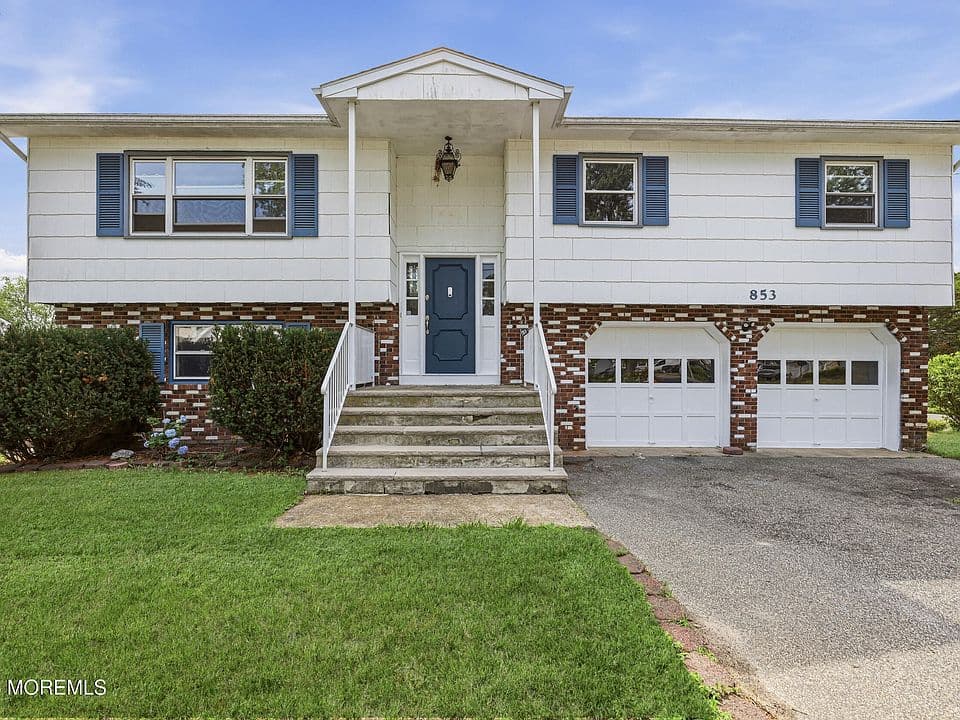 853 Neptune Avenue — photo 1